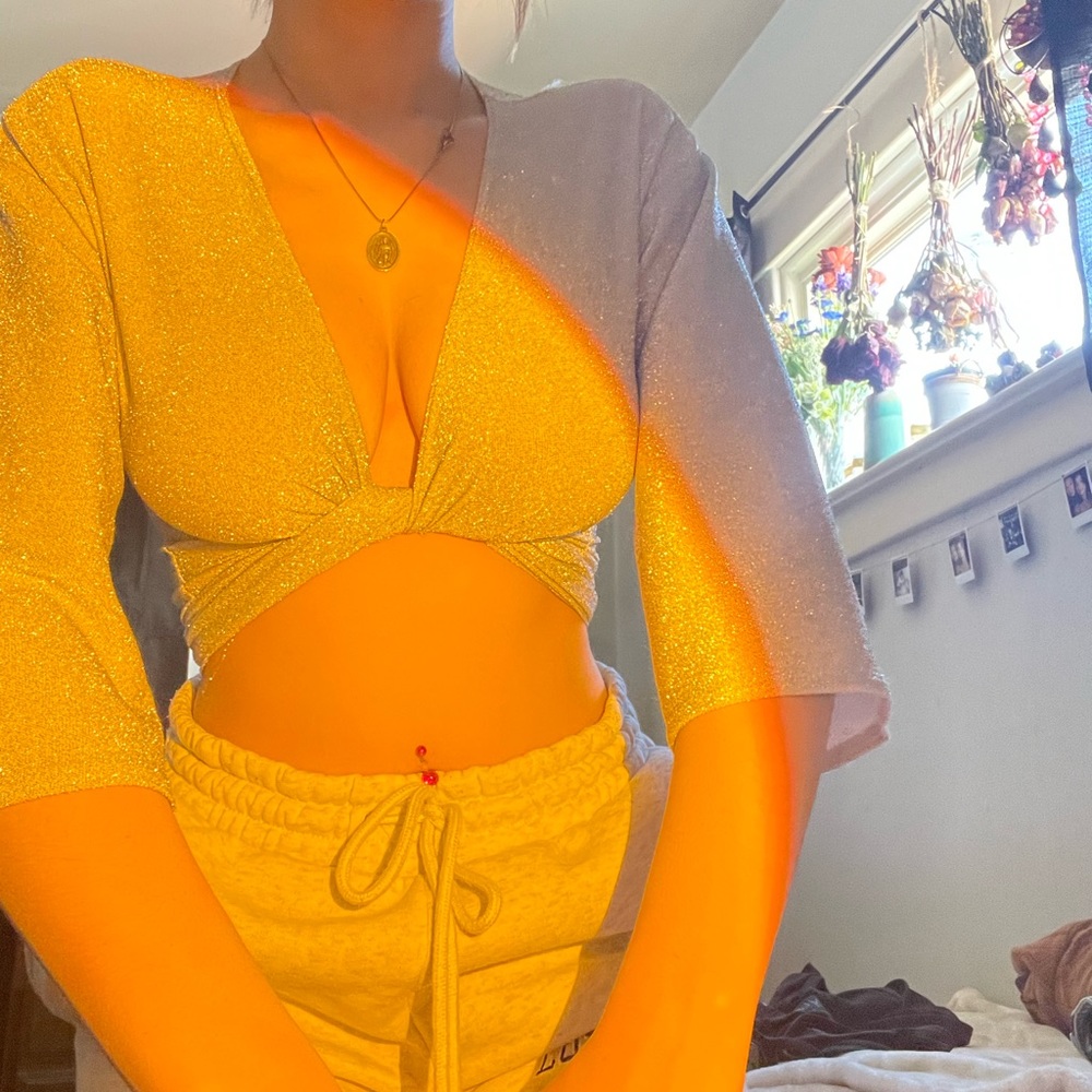 A livi sliver, sparkly top